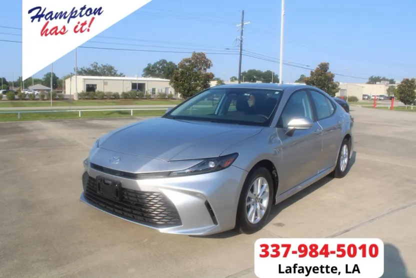 2025 Toyota Camry LE photo 1