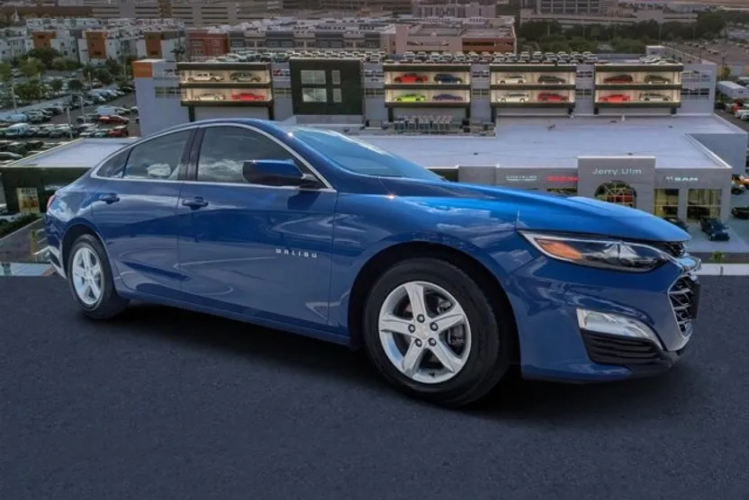 2023 Chevrolet Malibu 1LT photo 1