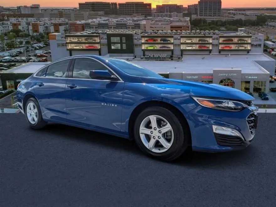 2023 Chevrolet Malibu 1LT photo 1