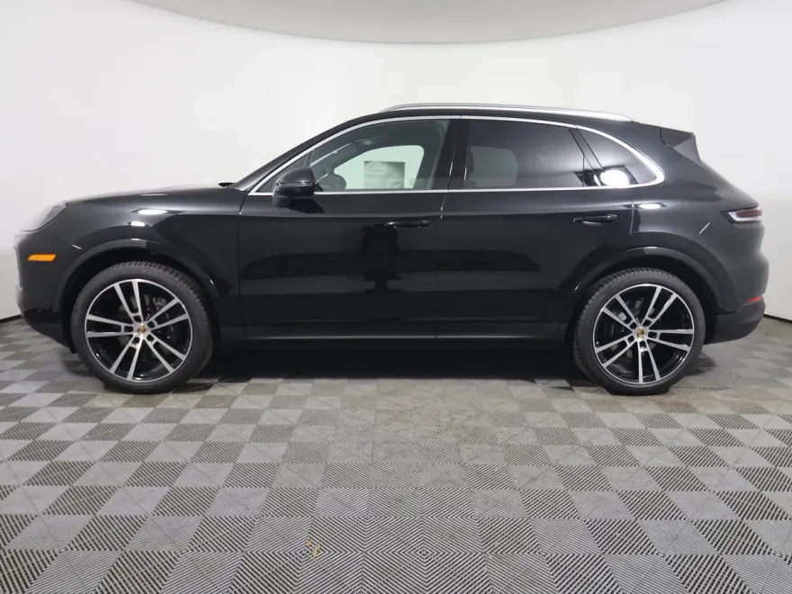 2025 Porsche Cayenne photo 1