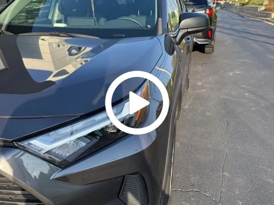 2023 Toyota RAV4 LE photo 1