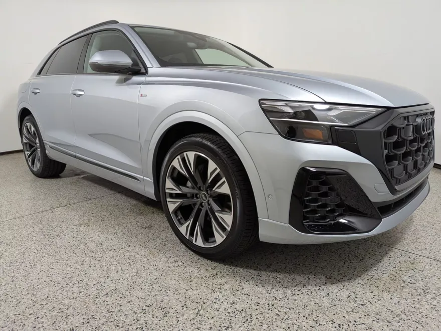 2025 Audi Q8 55 Premium Plus photo 1