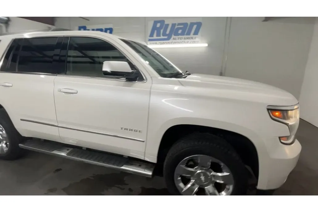 2017 Chevrolet Tahoe LT photo 1
