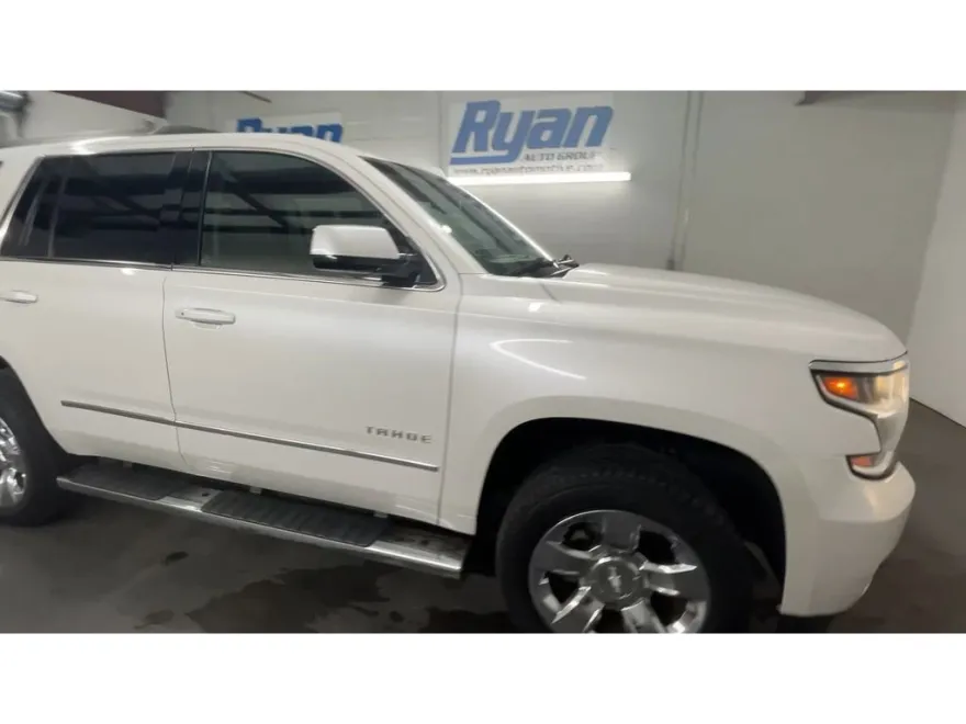 2017 Chevrolet Tahoe LT photo 1