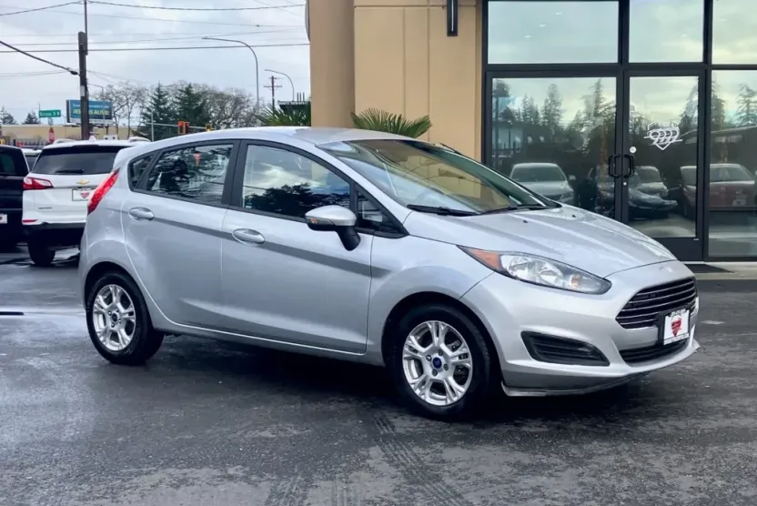 2015 Ford Fiesta SE photo 1
