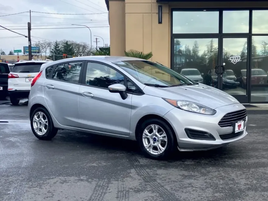 2015 Ford Fiesta SE photo 1