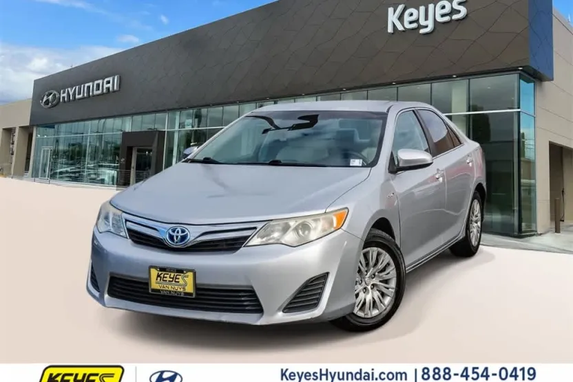 2013 Toyota Camry Hybrid LE photo 1