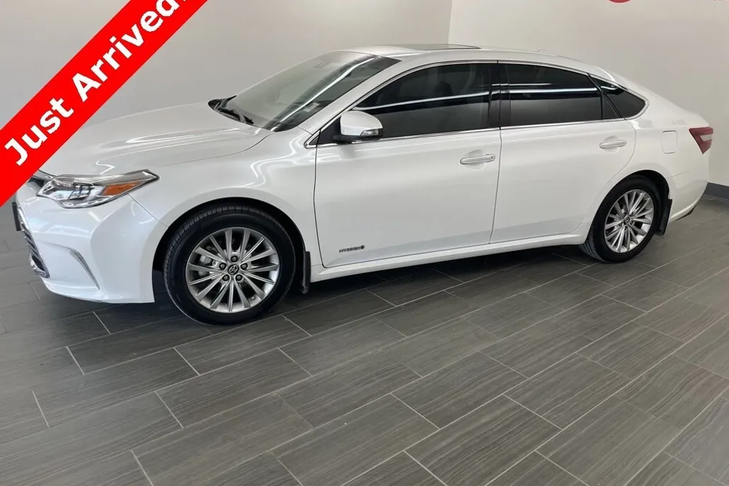 2018 Toyota Avalon Hybrid Limited photo 1