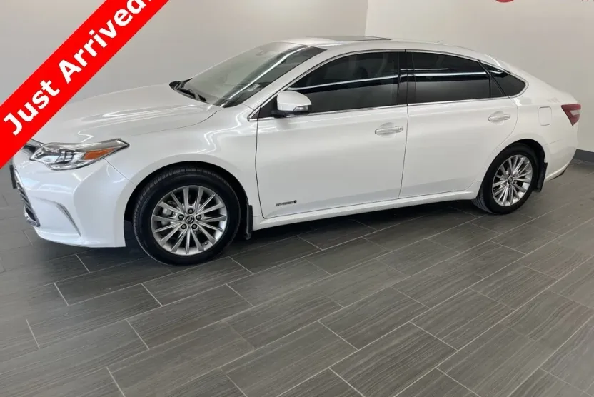 2018 Toyota Avalon Hybrid Limited photo 1