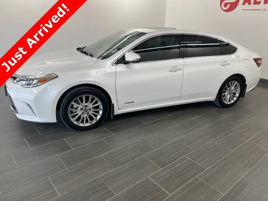 2018 Toyota Avalon Hybrid Limited photo 1