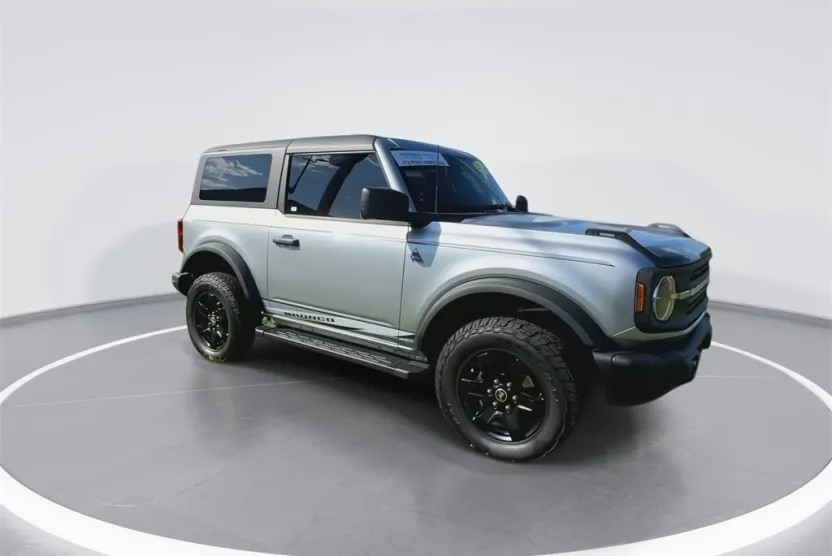 2023 Ford Bronco Black Diamond photo 1