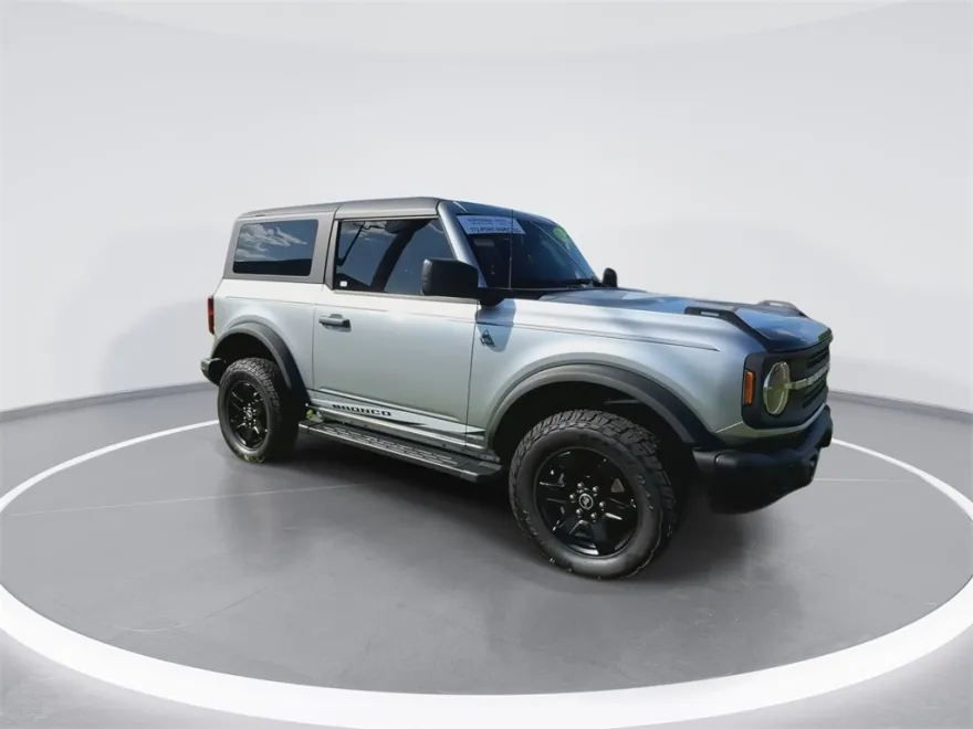 2023 Ford Bronco Black Diamond photo 1