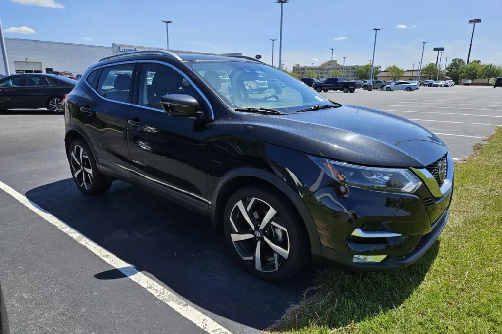 2022 Nissan Rogue Sport SL photo 1