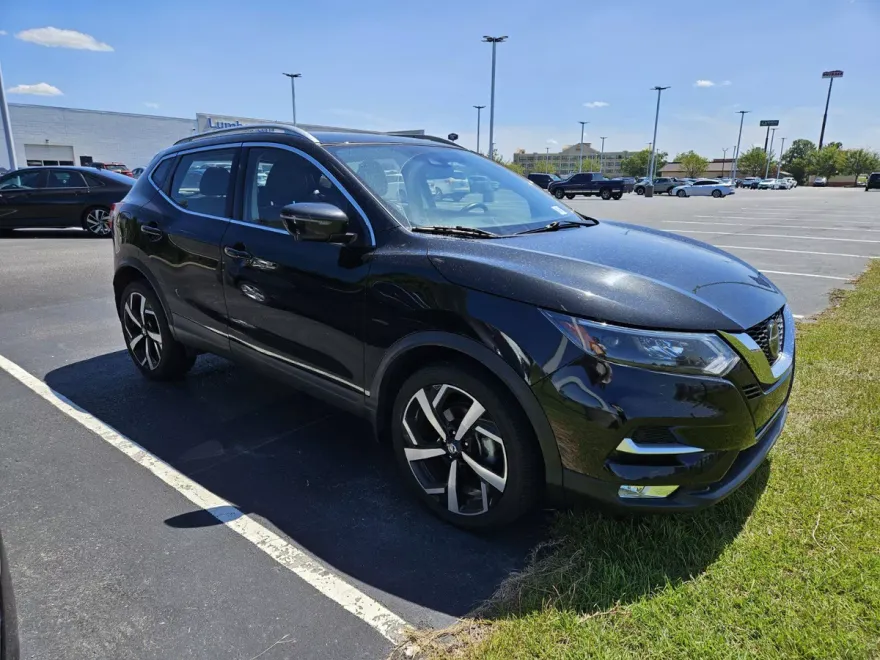 2022 Nissan Rogue Sport SL photo 1