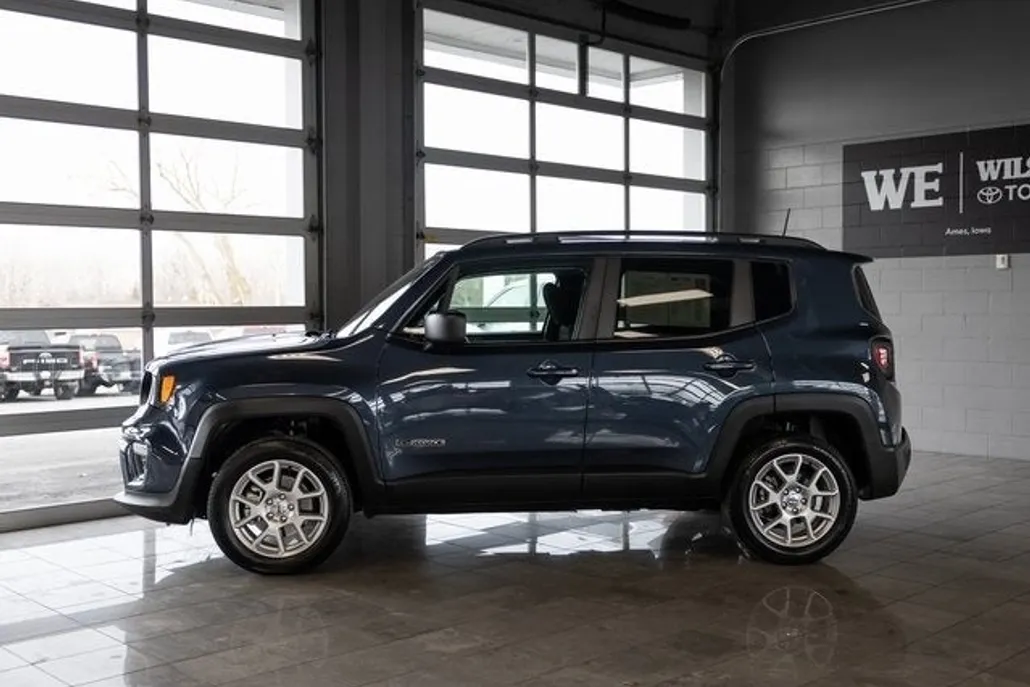 2022 Jeep Renegade Latitude photo 1