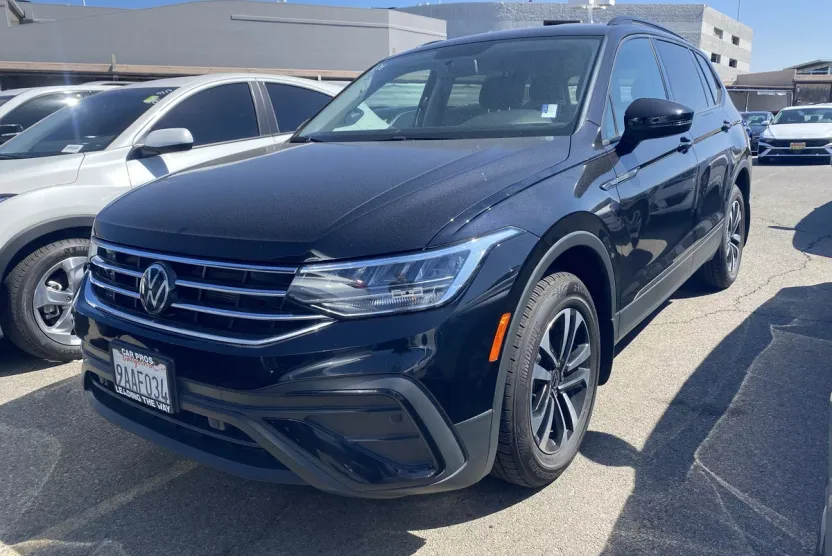 2022 Volkswagen Tiguan S photo 1