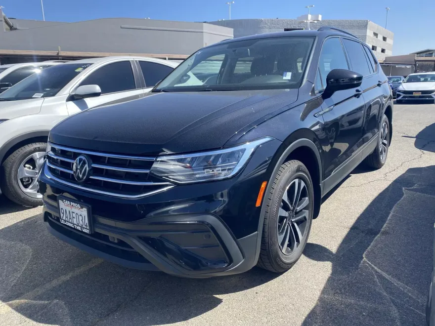 2022 Volkswagen Tiguan S photo 1