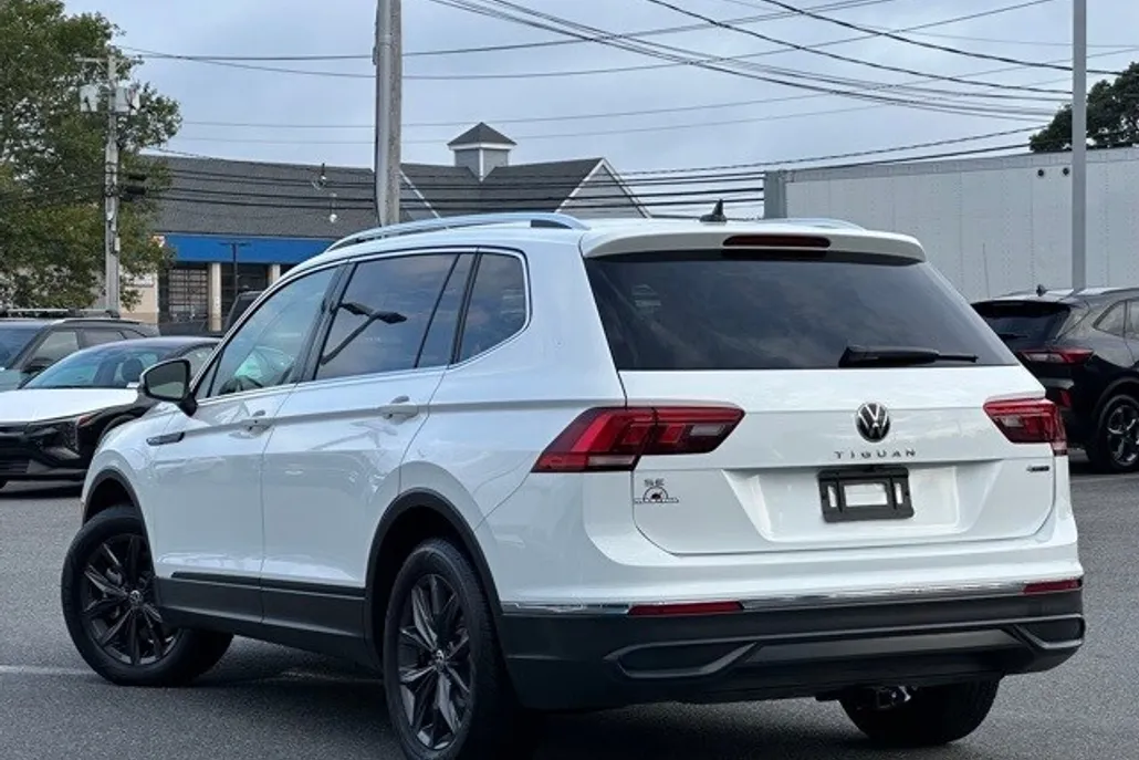2024 Volkswagen Tiguan SE Wolfsburg Edition photo 1