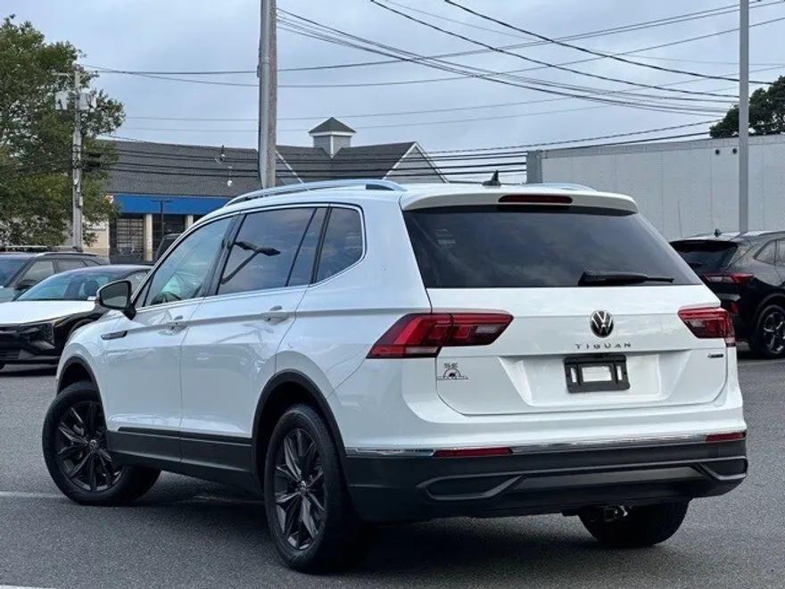 2024 Volkswagen Tiguan SE Wolfsburg Edition photo 1