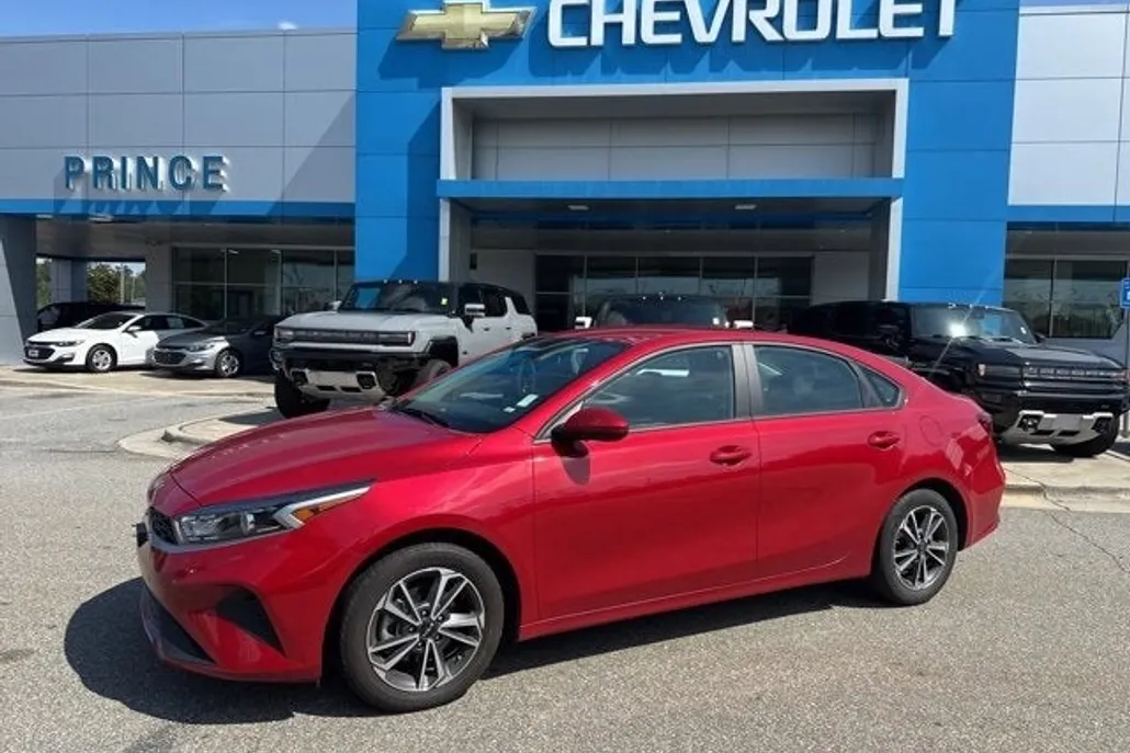 2023 Kia Forte LXS photo 1
