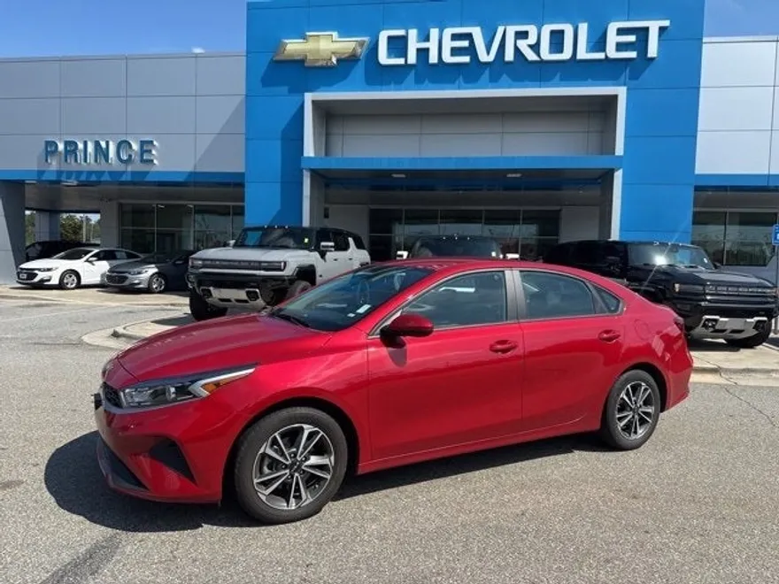 2023 Kia Forte LXS photo 1