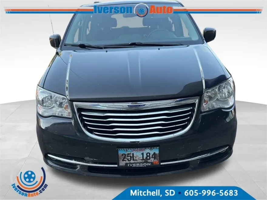 2015 Chrysler Town & Country Touring photo 1