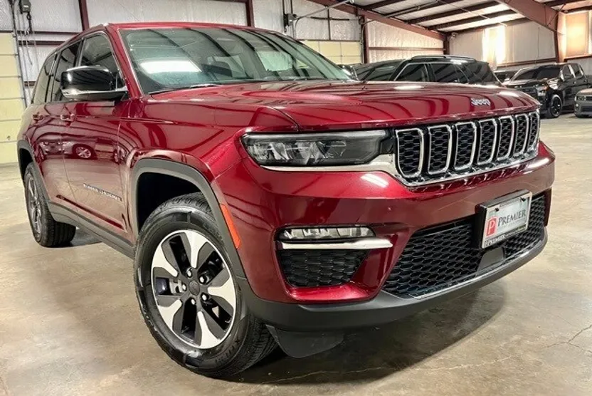2023 Jeep Cherokee 4xe photo 1