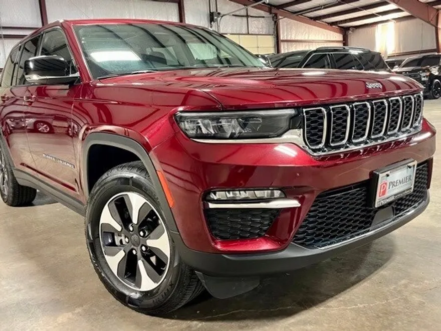2023 Jeep Cherokee 4xe photo 1