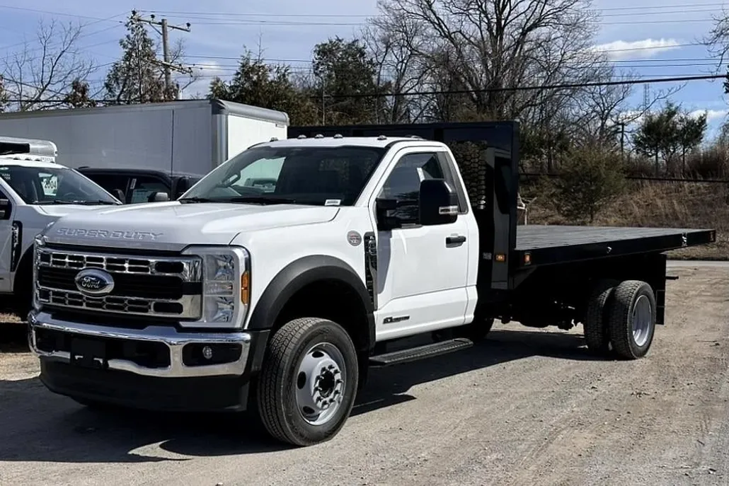 2024 Ford F-550 photo 1