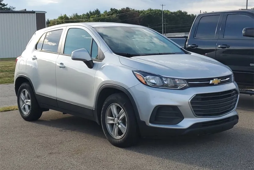 2020 Chevrolet Trax LS photo 1