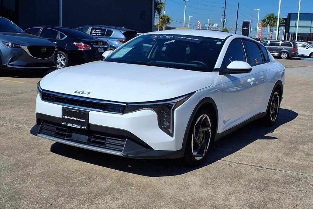 2025 Kia K4 EX photo 1