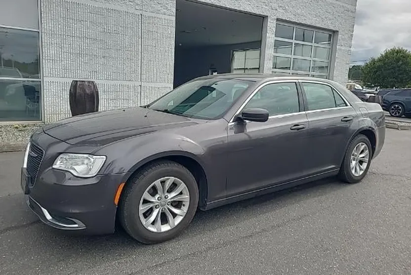 2016 Chrysler 300 Limited photo 1