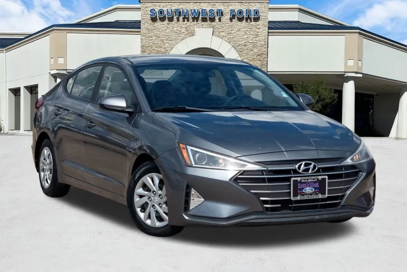 2019 Hyundai Elantra SE photo 1