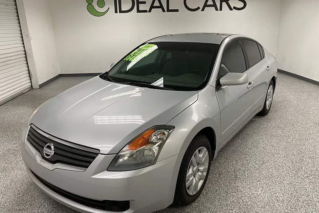 2009 Nissan Altima photo 1