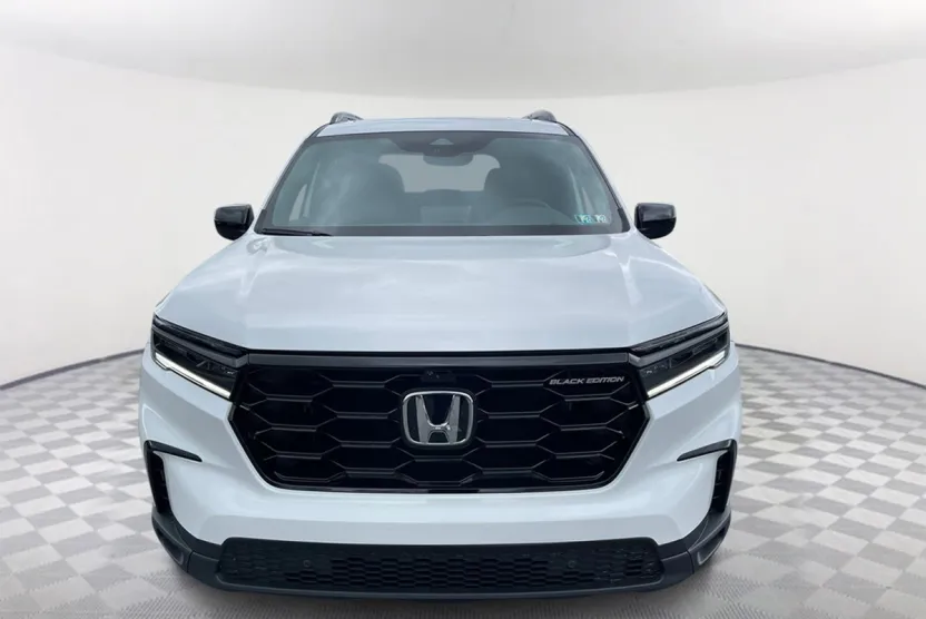 2025 Honda Pilot Black Edition photo 1