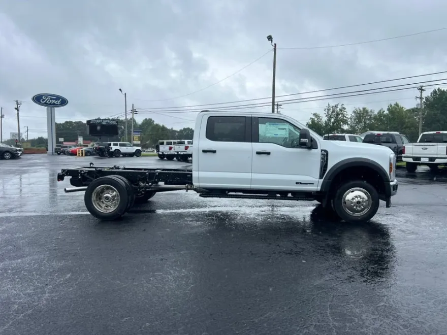 2025 Ford F-450 photo 1