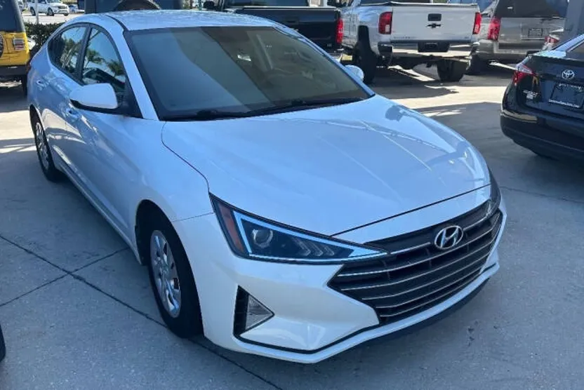2019 Hyundai Elantra SE photo 1