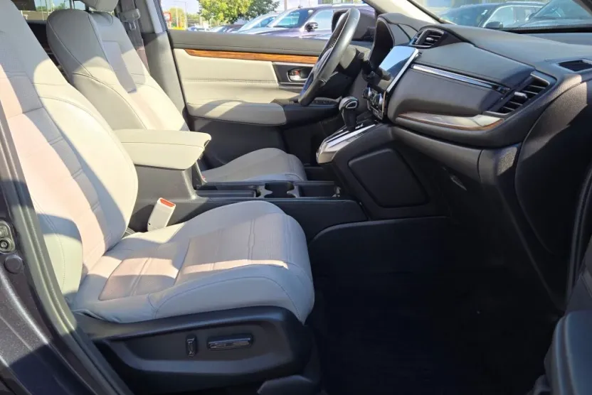2019 Honda CR-V Touring photo 1
