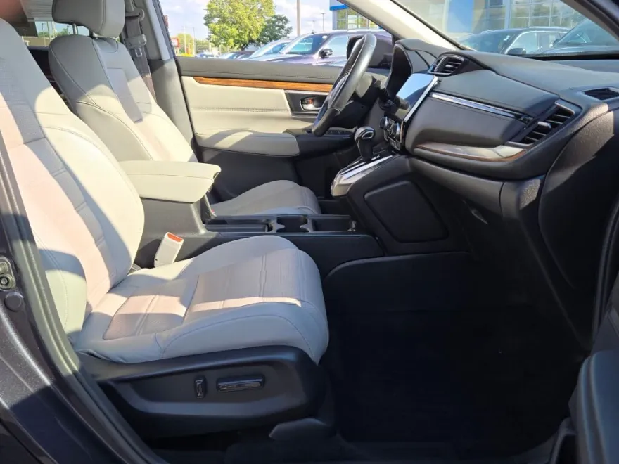 2019 Honda CR-V Touring photo 1