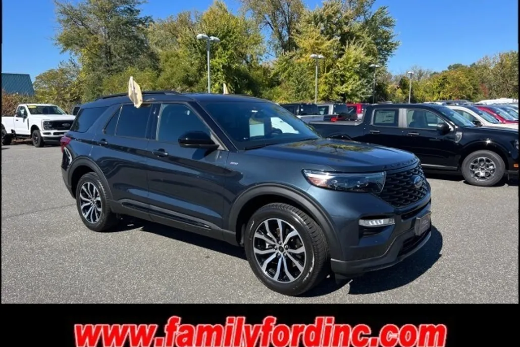 2022 Ford Explorer ST-Line photo 1