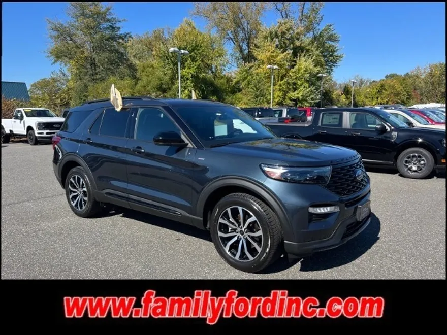 2022 Ford Explorer ST-Line photo 1