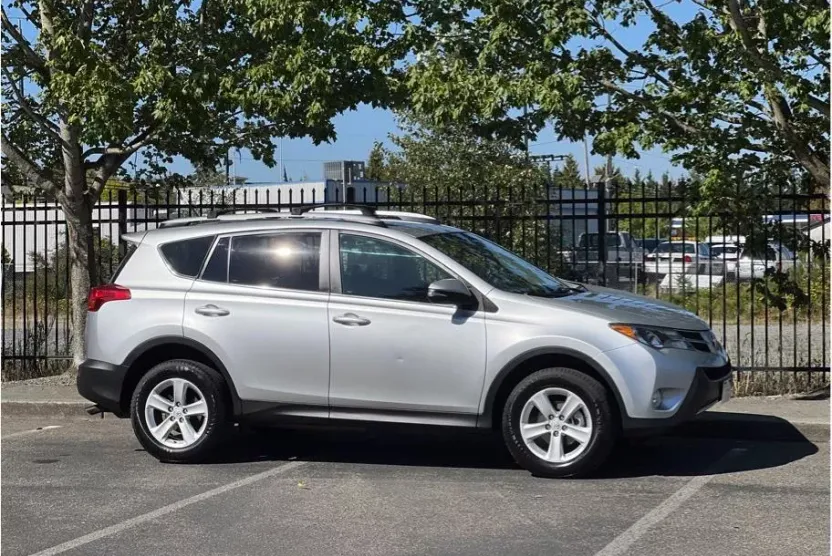 2013 Toyota RAV4 XLE Sport photo 1