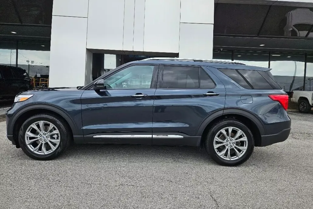 2023 Ford Explorer Limited photo 1