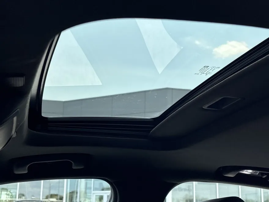 2023 Cadillac CT4 Luxury photo 1