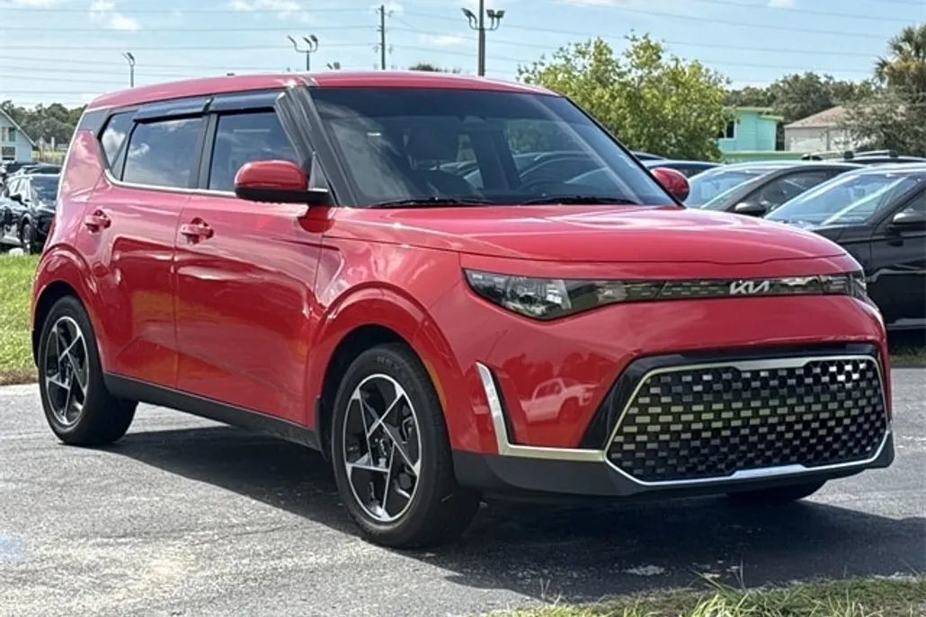 2024 Kia Soul EX photo 1