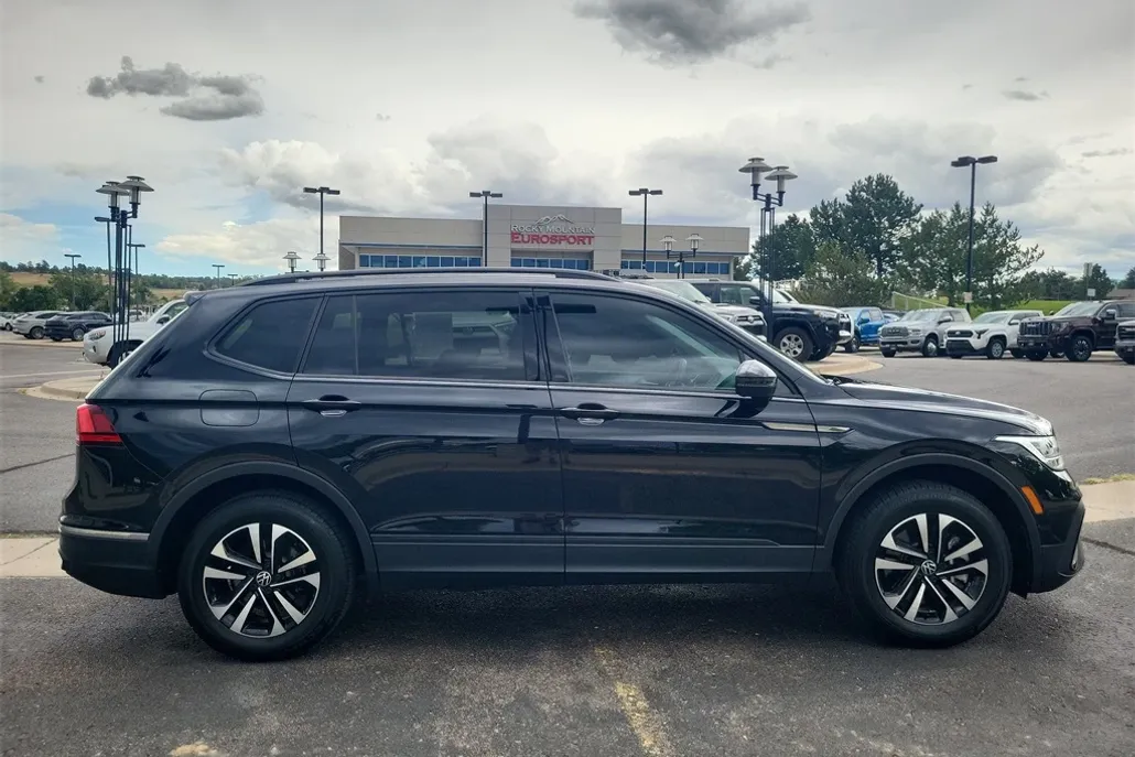2023 Volkswagen Tiguan S photo 1