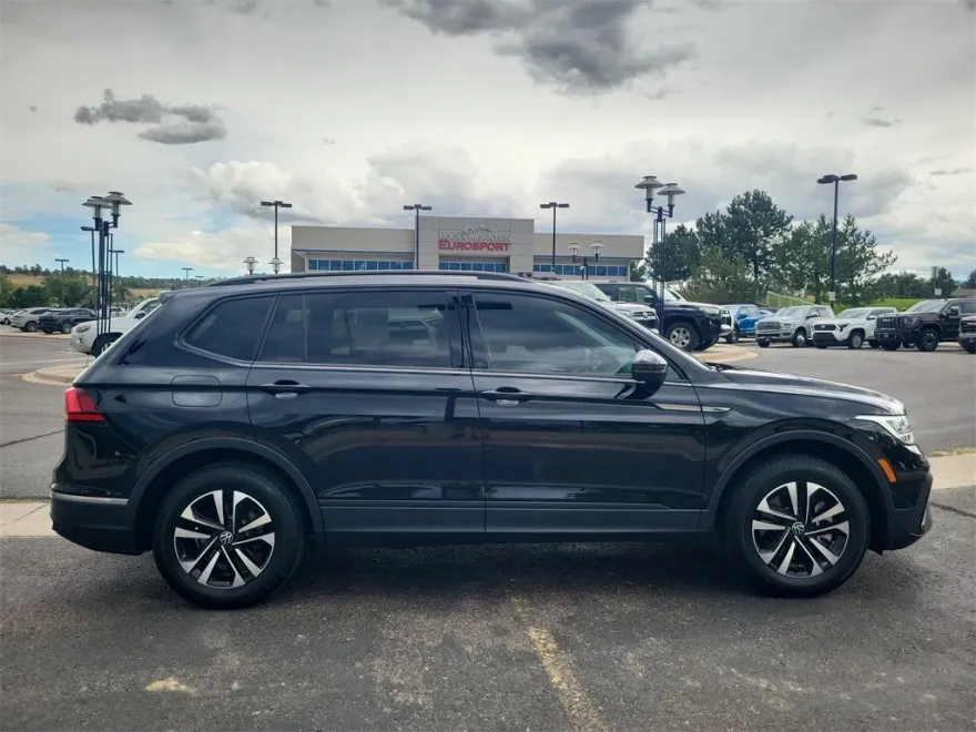 2023 Volkswagen Tiguan S photo 1