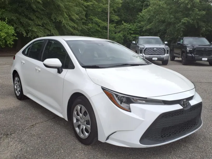 2022 Toyota Corolla LE photo 1