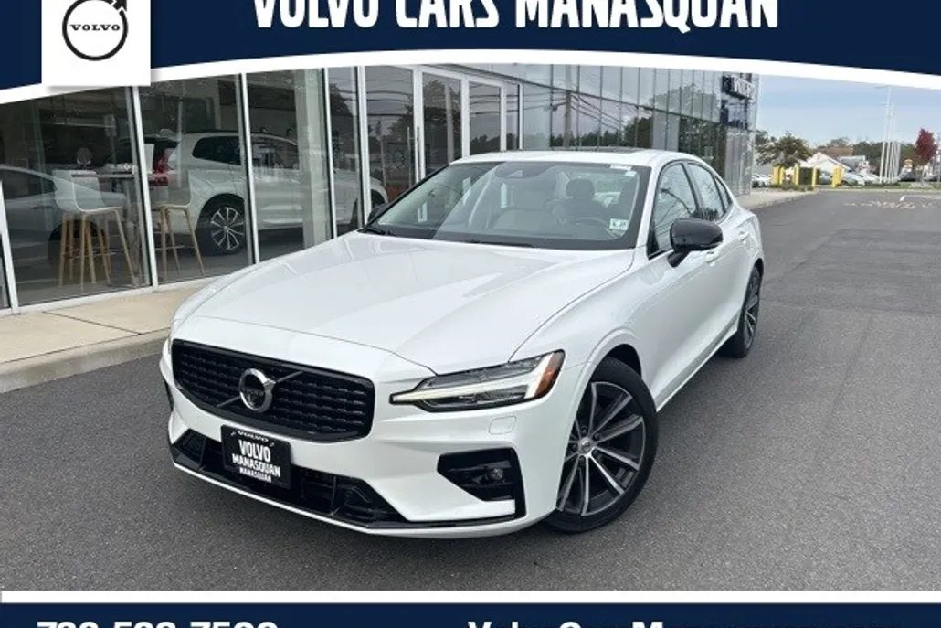 2022 Volvo S60 Inscription R-Design Expression T8 Momentum B5 photo 1
