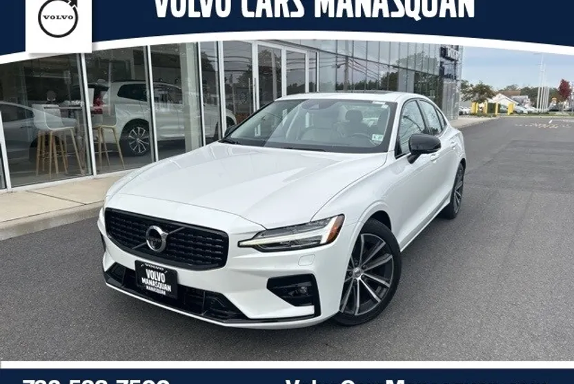 2022 Volvo S60 Inscription R-Design Expression T8 Momentum B5 photo 1